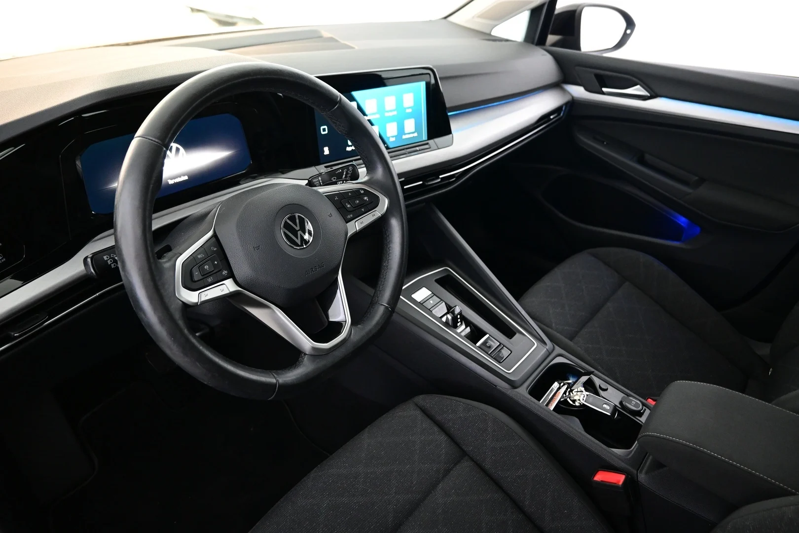 Car Image - ekkYfUiBvJ7kEFcOSOAgn