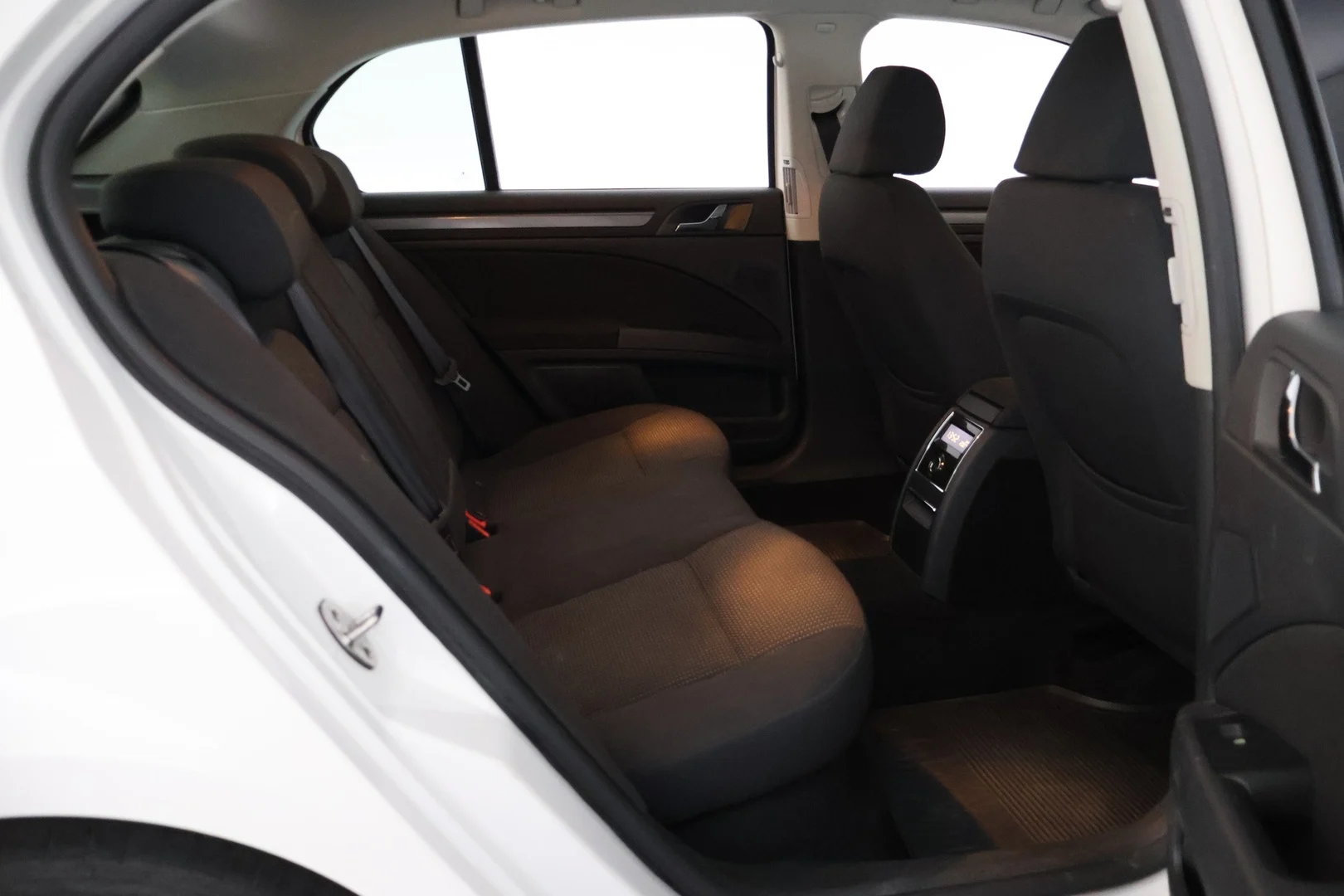 Car Image - 3I5gdL4Eq1CRyXhj6snyIv