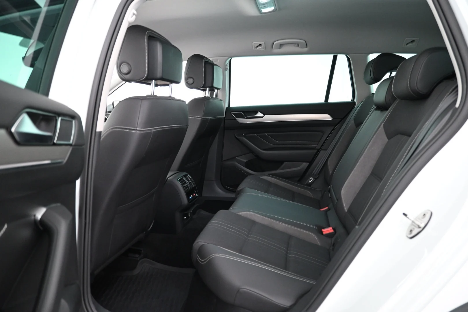 Car Image - 6VoXjVLh8U7sGnR8RzB8jA