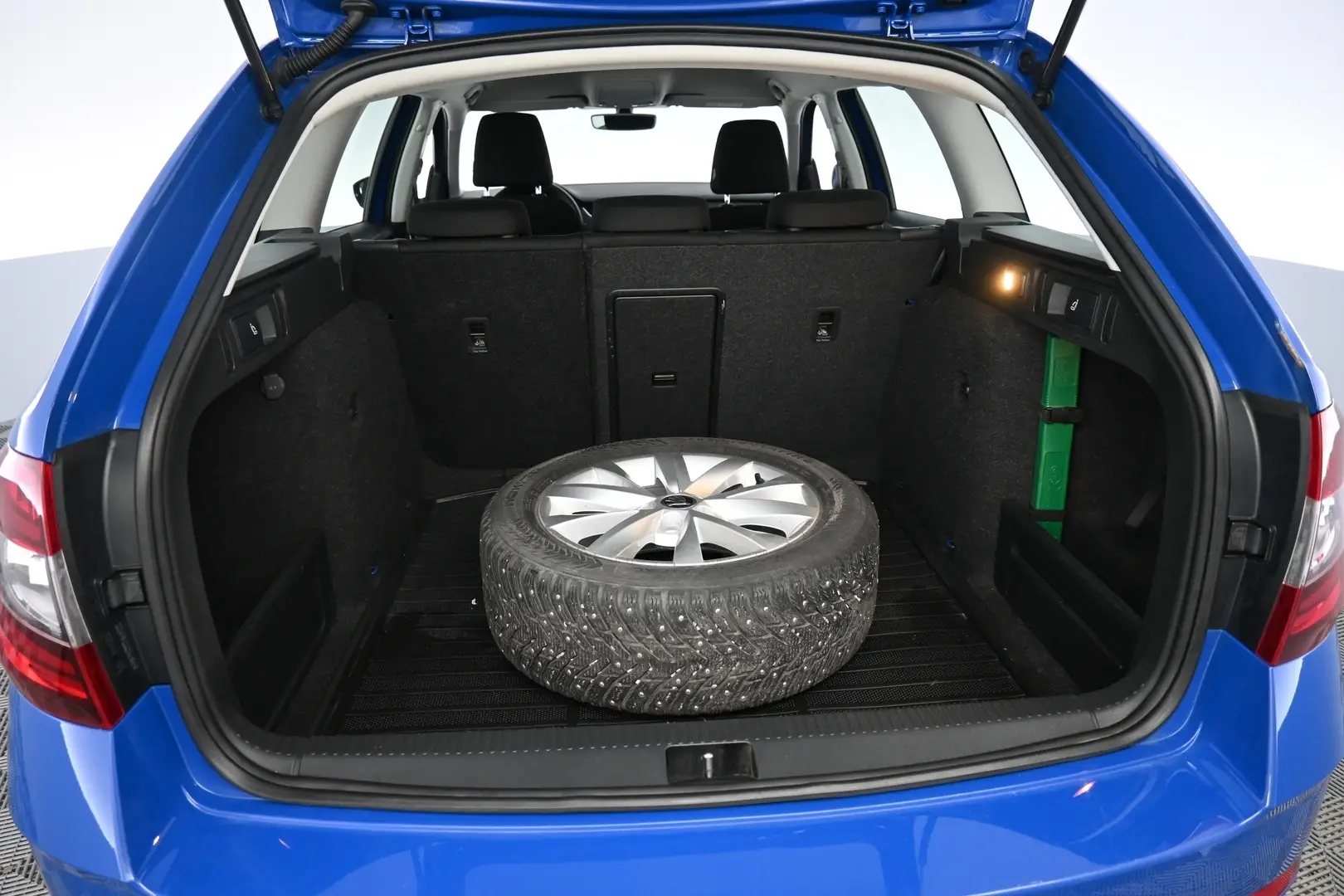 Car Image - 4IYAlPh2Bmz0a6QzDiIAz1