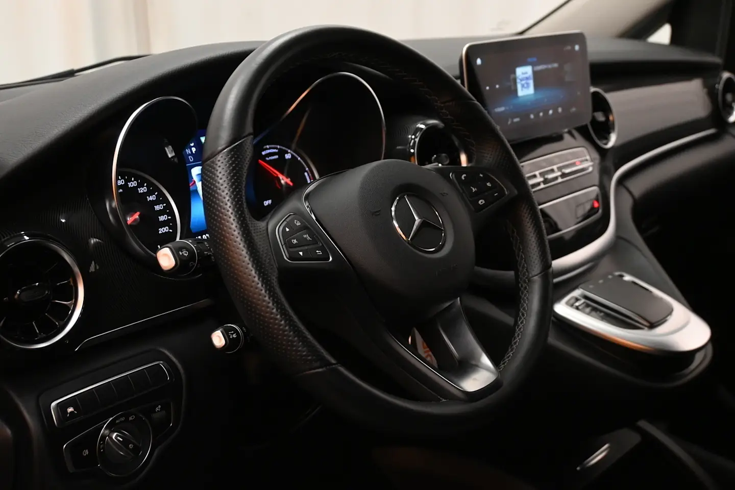 Car Image - 4AJ2YsnEz0D4Itj73zLLaO
