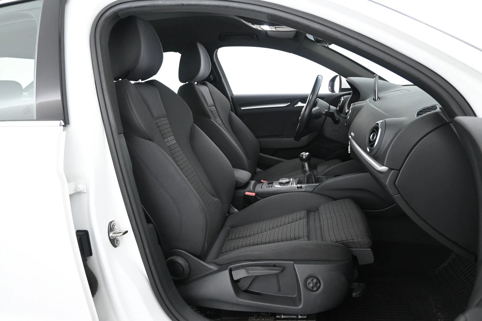 Car Image - VToUAqN6cO4VFTAfTX40Z