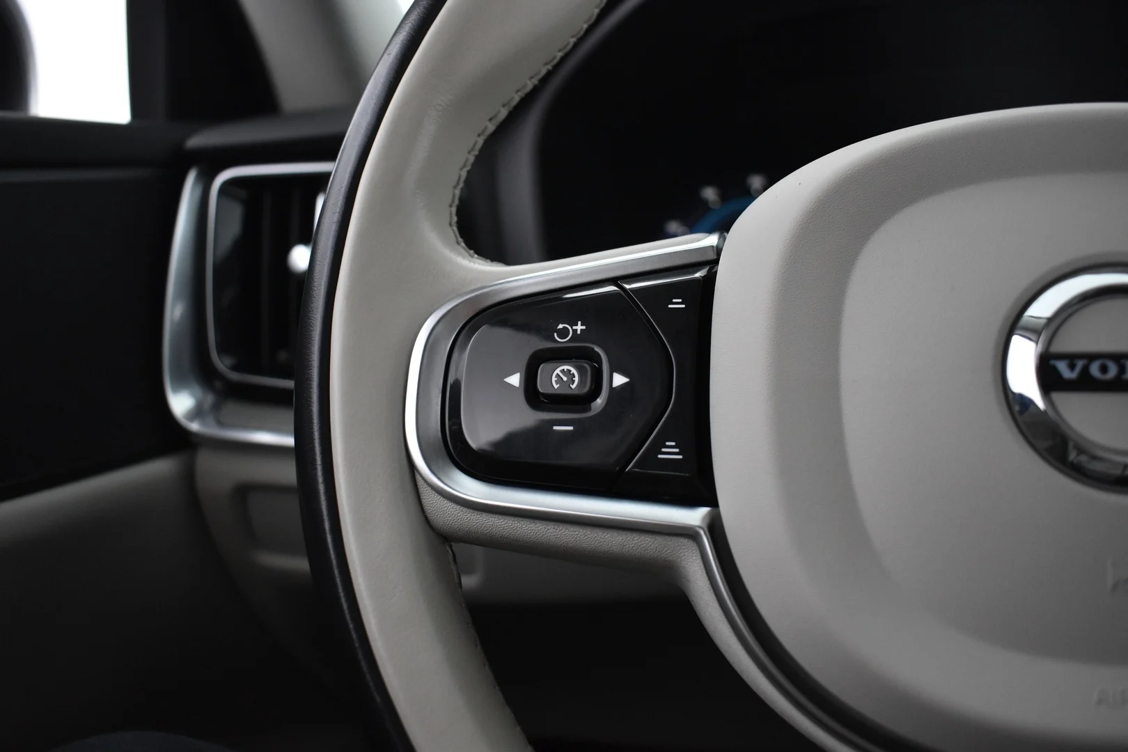 Car Image - 4WnqqSWH00hcIwQev0c6mD