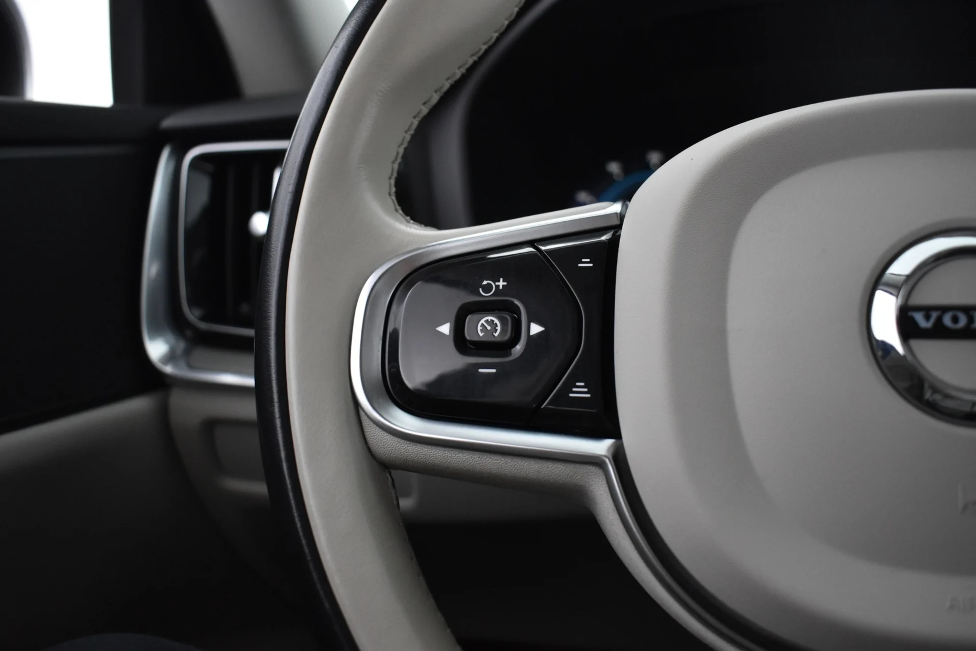 Car Image - 4WnqqSWH00hcIwQev0c6mD