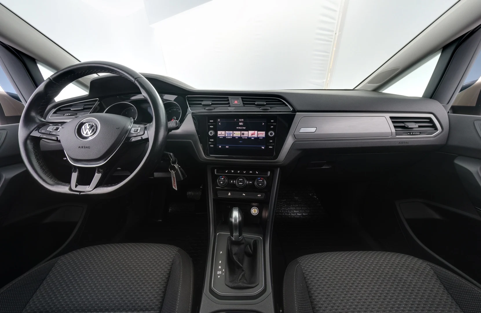 Car Image - 2lT8v6daeNxxO6Q5wbMZiG