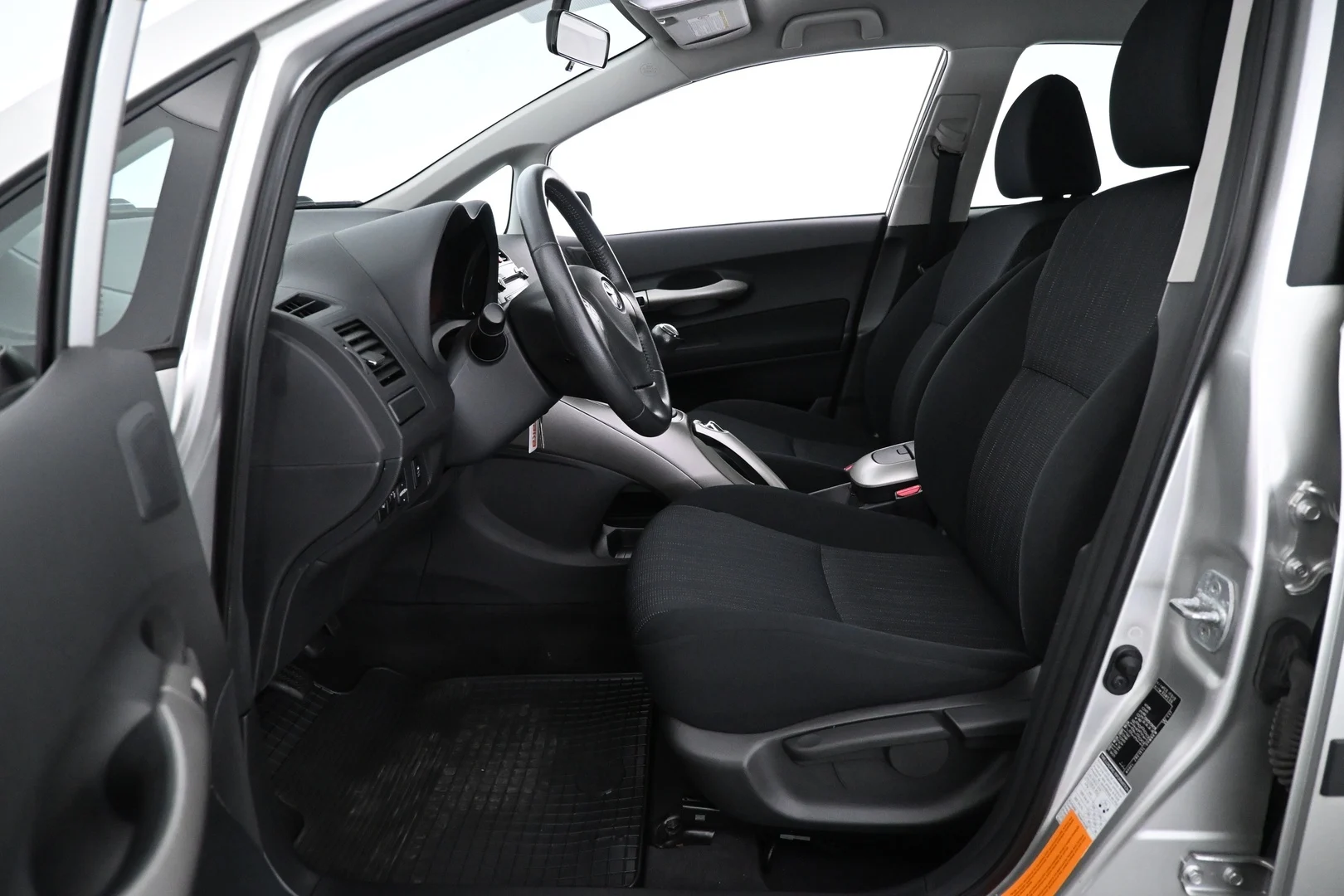 Car Image - 2iZ7bklGFdwb69Oa2PWwR4
