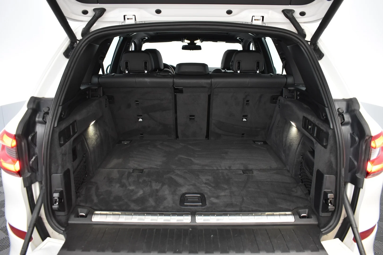 Car Image - 35Co30eE9zzTrEPYkSErlm