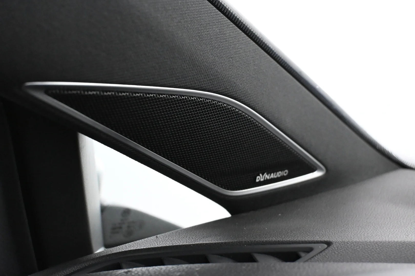 Car Image - 4nRslYYgPhqH17rZp0fMia