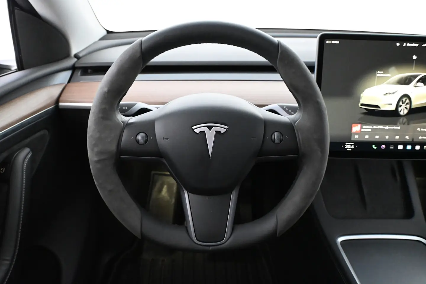 Car Image - 5wMQvMc60y3vtZZdrCBm33