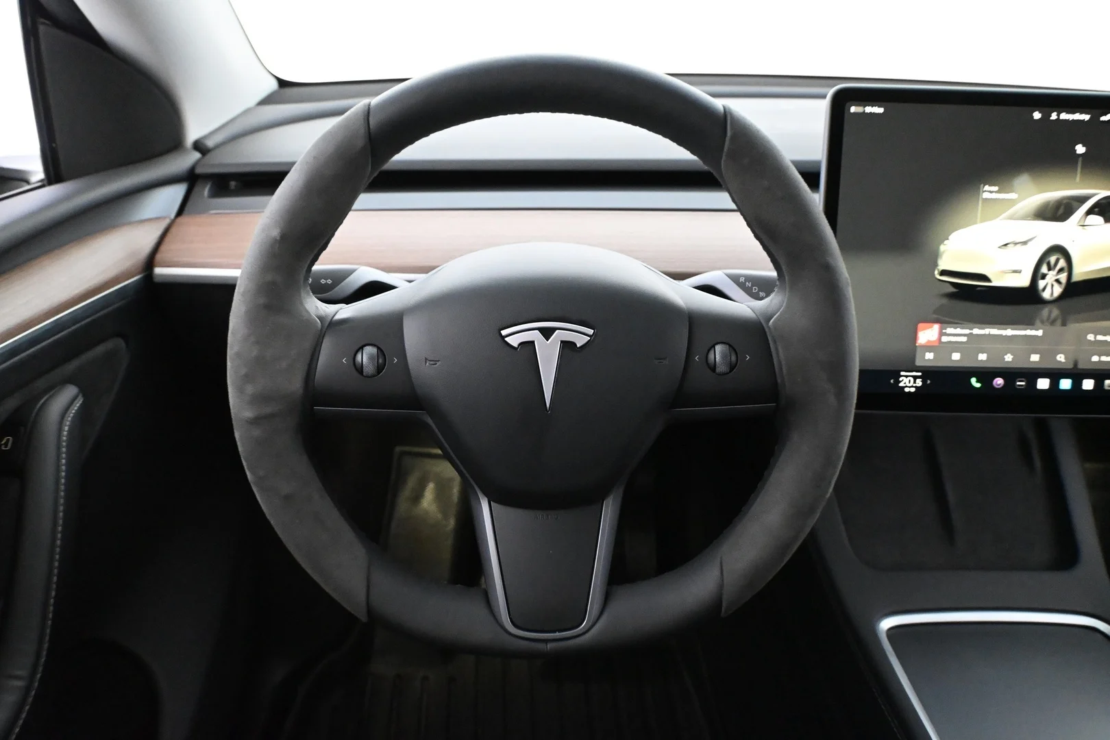 Car Image - 5wMQvMc60y3vtZZdrCBm33
