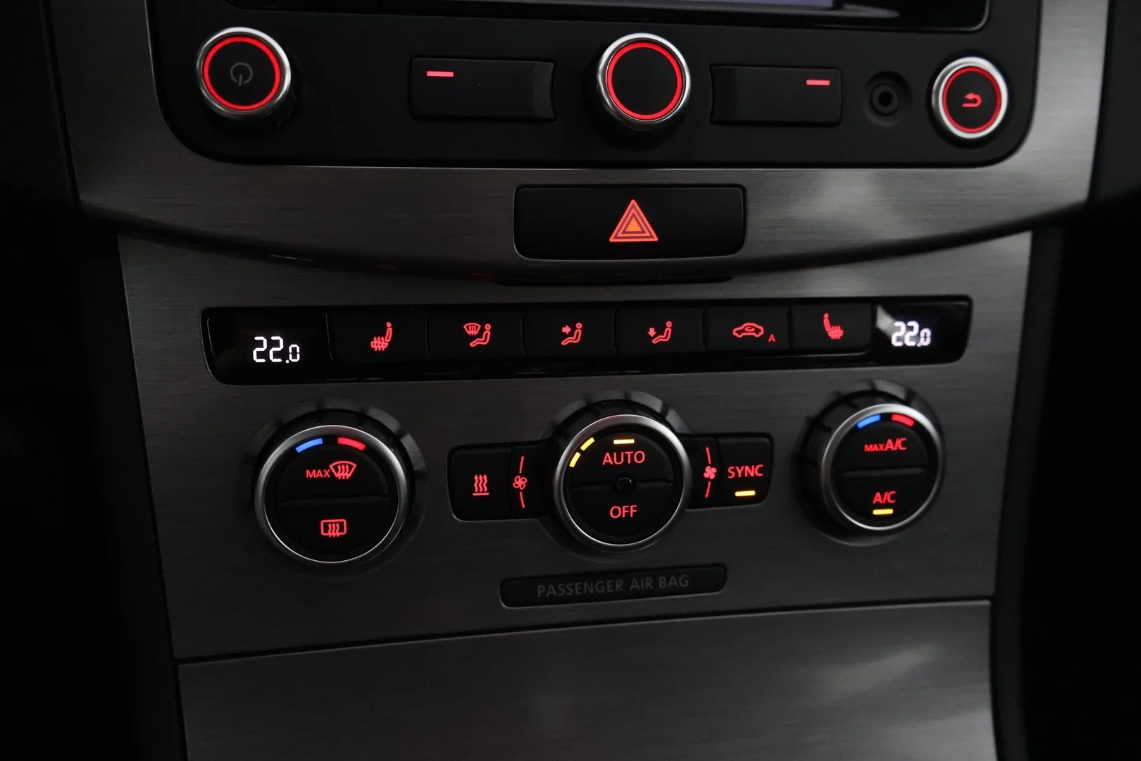 Car Image - 2wQM8zPH1M8Nhjryg4pIwE