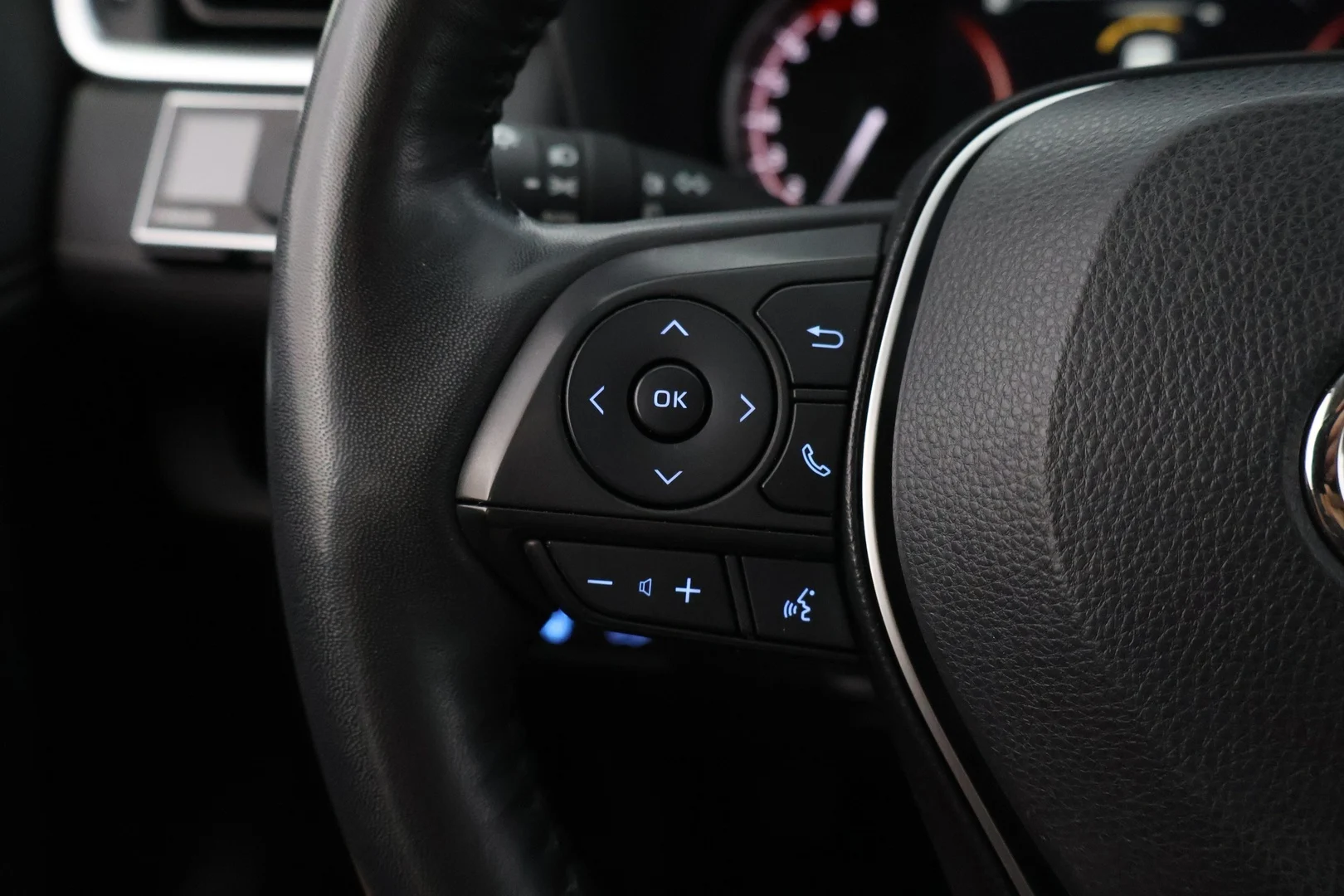 Car Image - 417NgFt0vWb8ajR0AG5YFX