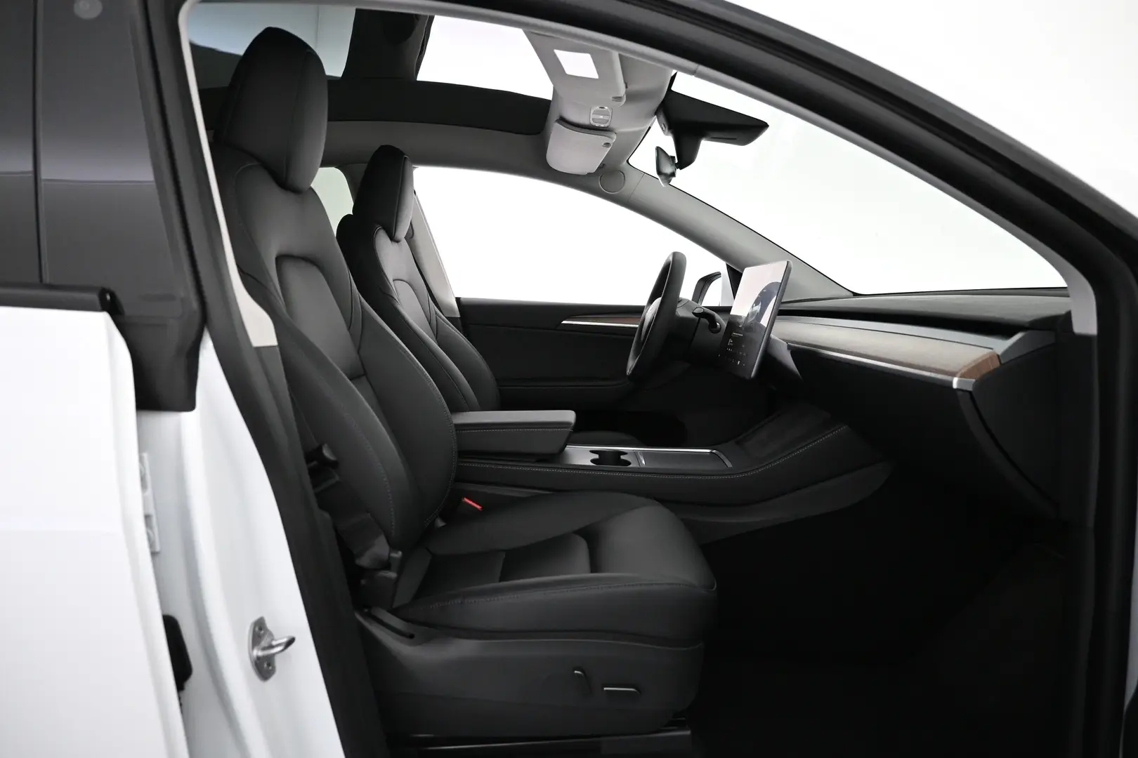 Car Image - 6OXaka8mVGQyCFP616dBtJ