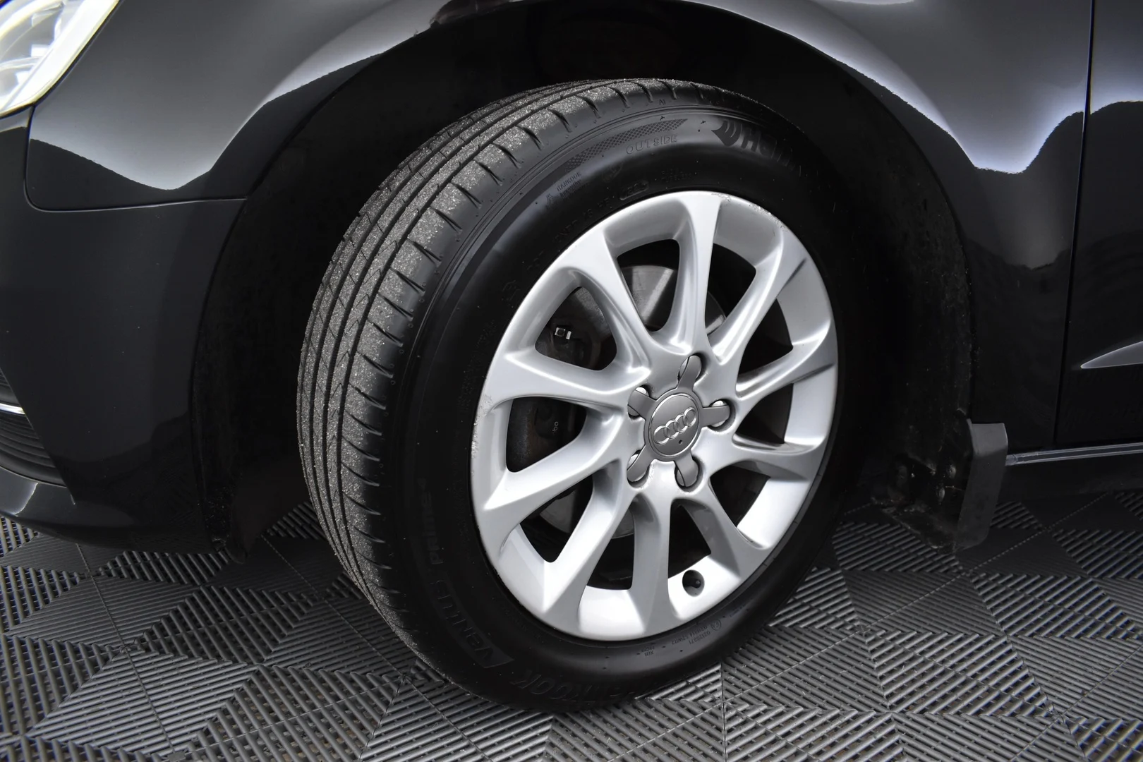 Car Image - 2DwVDjKwmhbReLruJUitrG