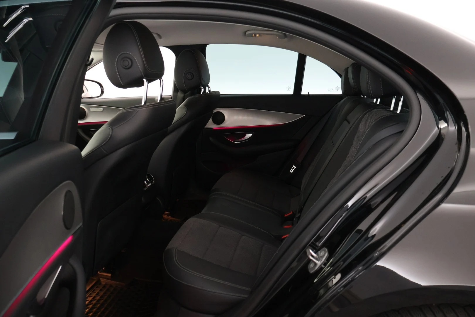 Car Image - 929ekBxqFLzH3sSUgLc3V