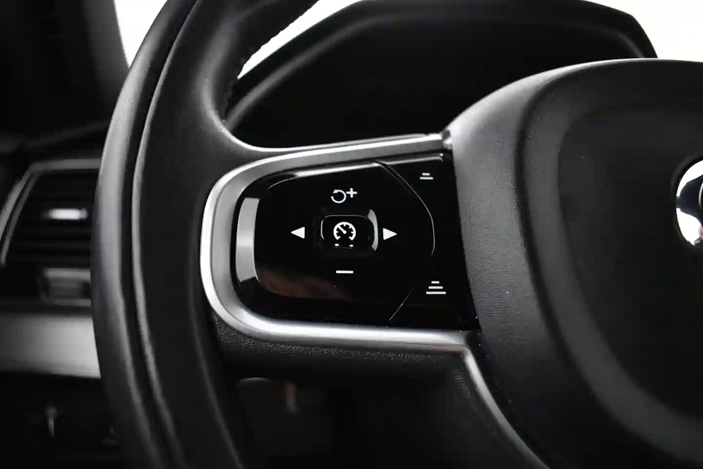 Car Image - tSD9zDIwXDuUO8I19vZbB
