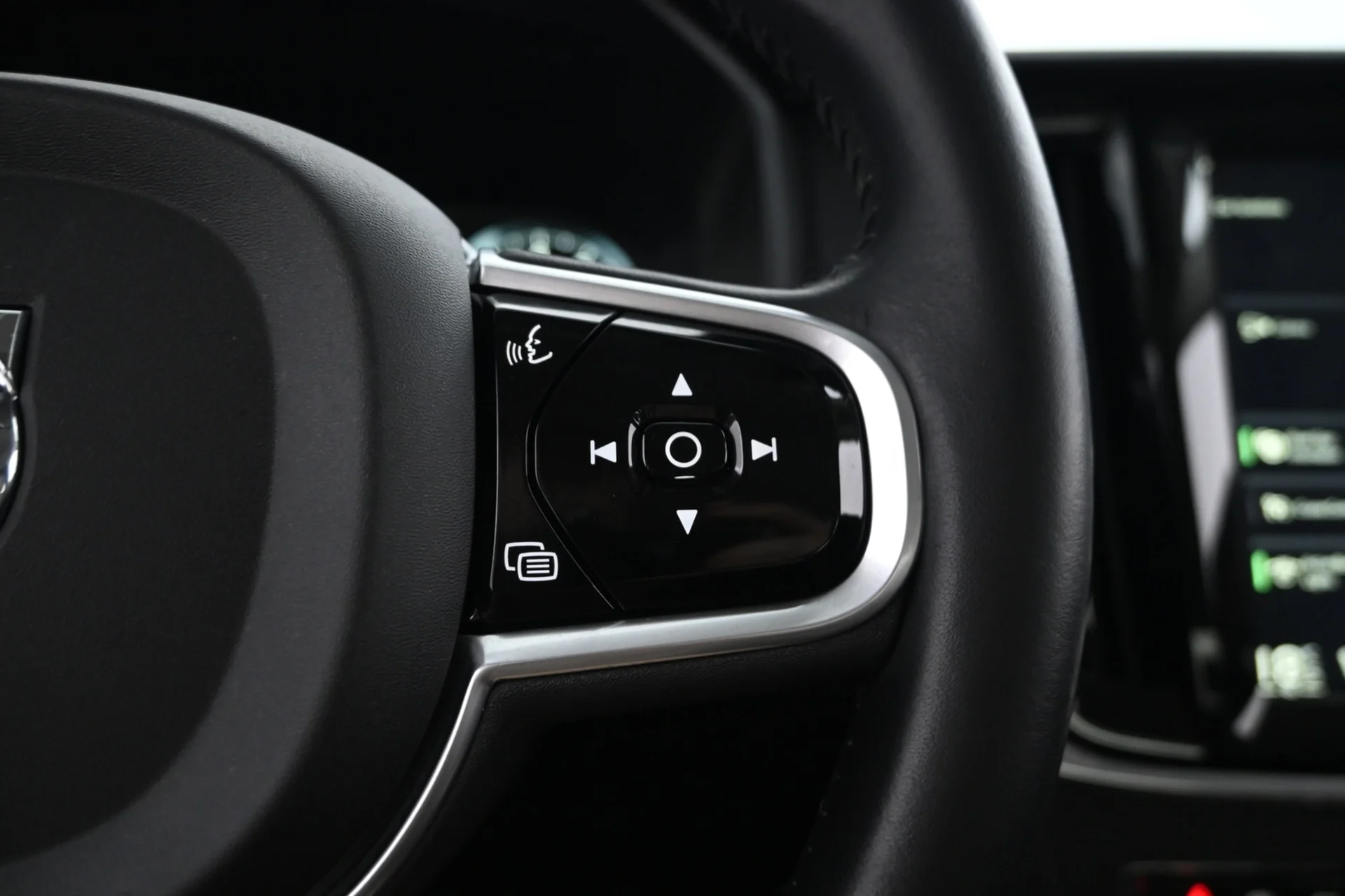 Car Image - 5DTejpL3JwOtiHk8k9vSuO