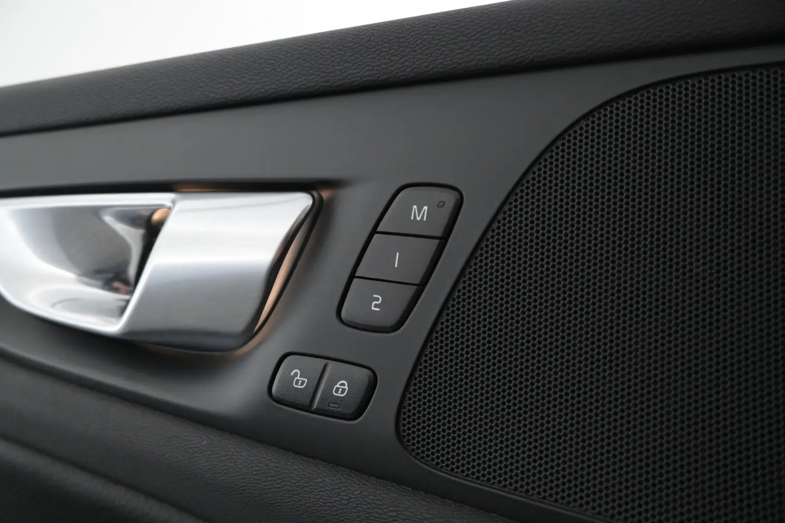 Car Image - 6xBq4B4hWNFwzxV7iS1zg4