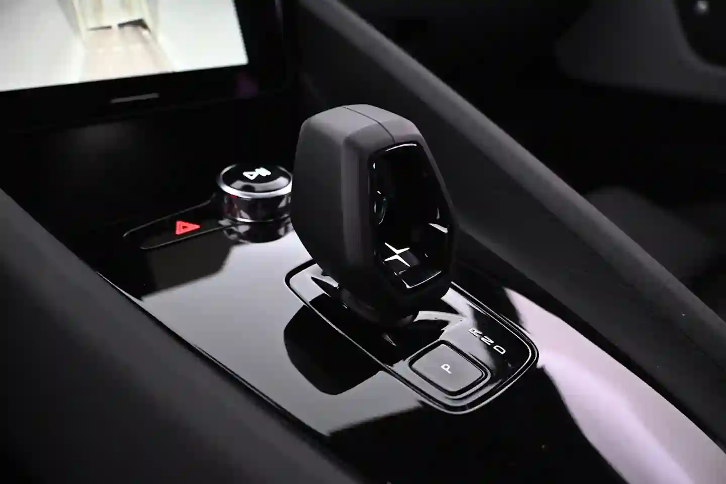 Car Image - WCKyEU7Kmb12rhhoJezgB