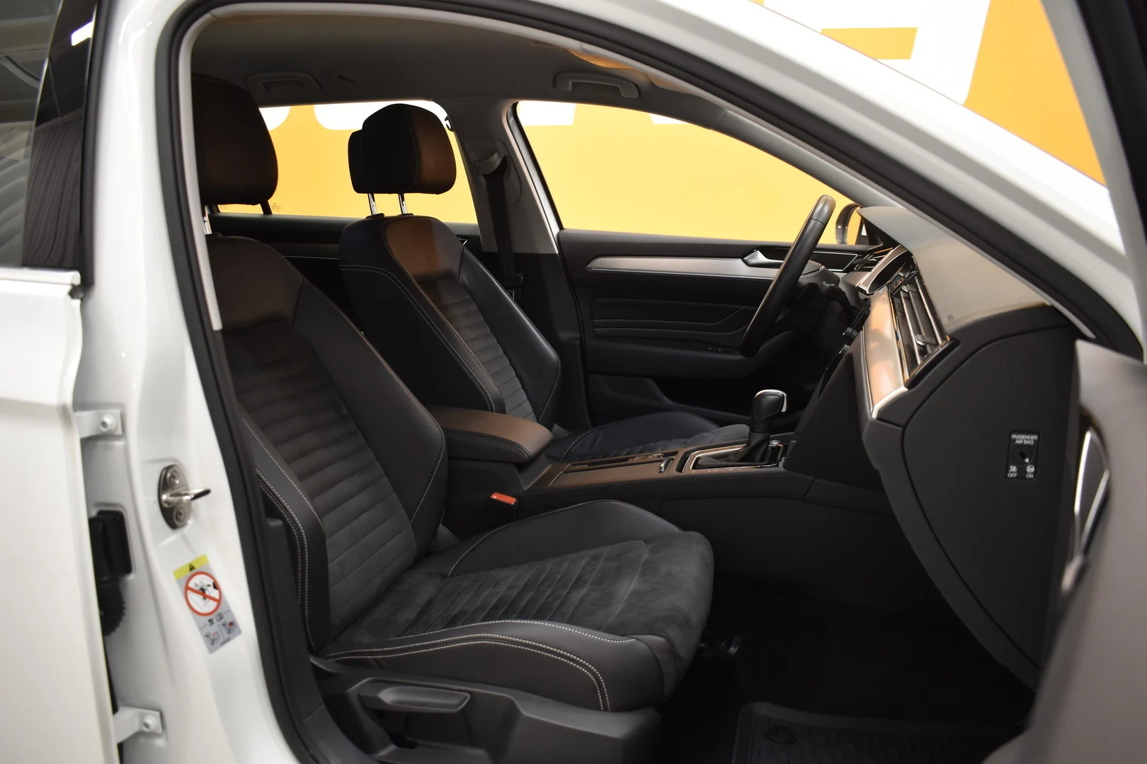 Car Image - 4Rt1DUpGFxG4oEleBe2OEO