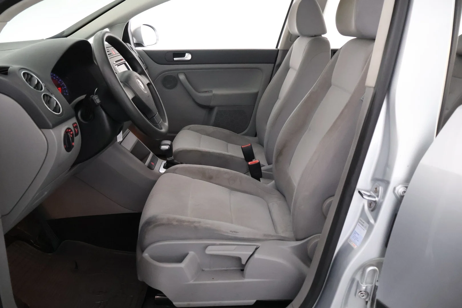 Car Image - 2YLT7kKczBwYrad9vNLVom