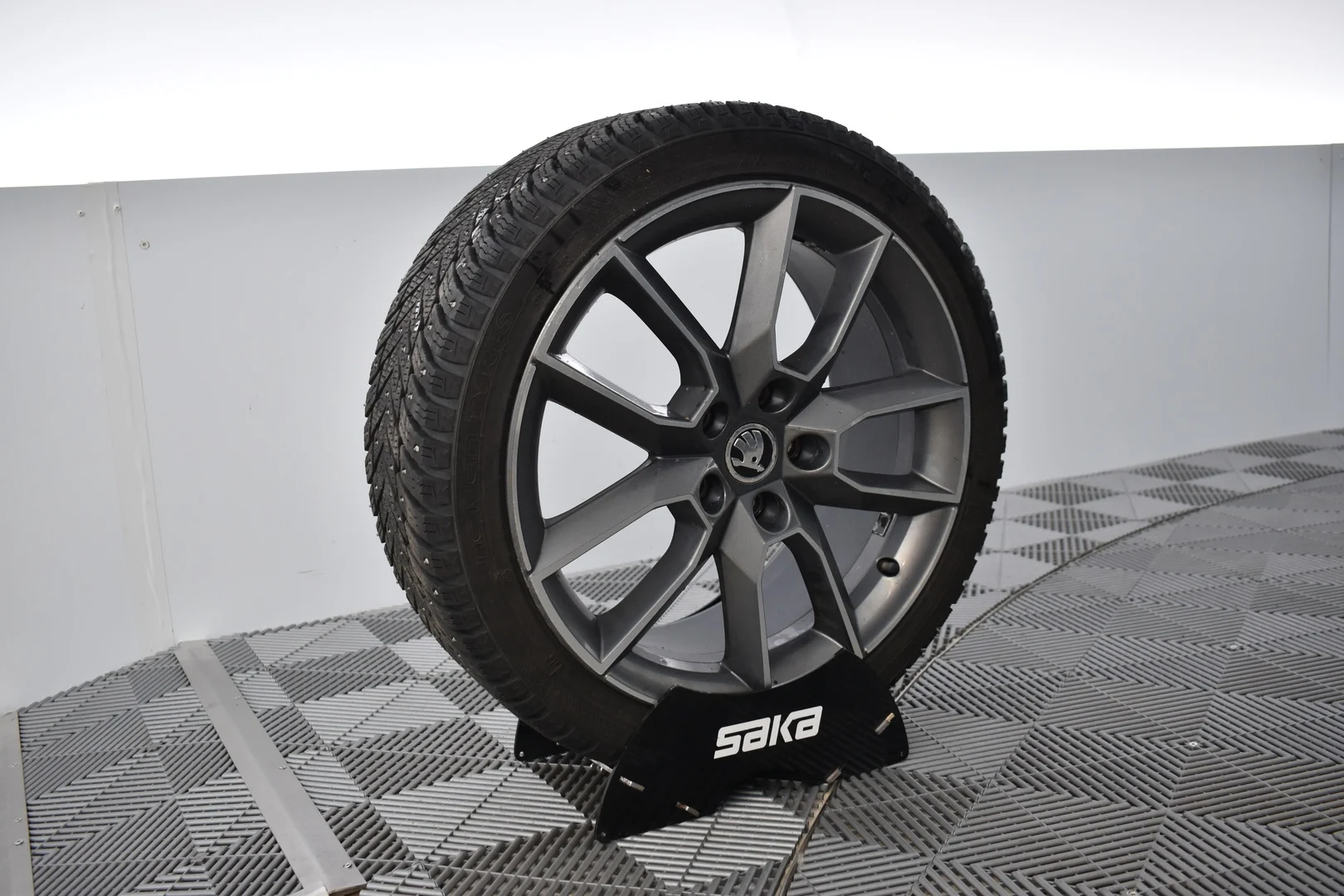 Car Image - hiX4PAiyeqBdmCyZ3uWP9