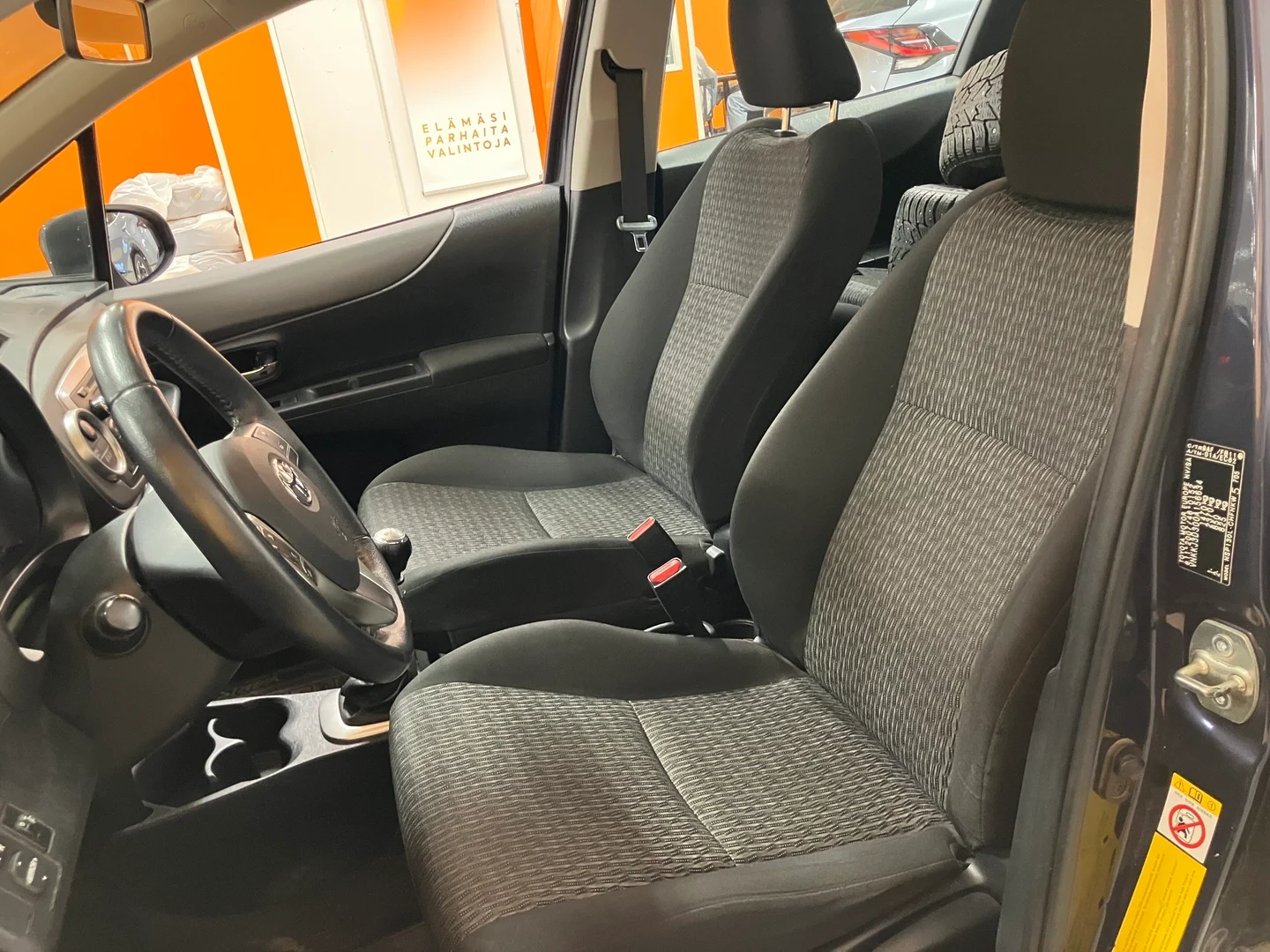 Car Image - 6QS1r0RON5Scq20GI0xMjd