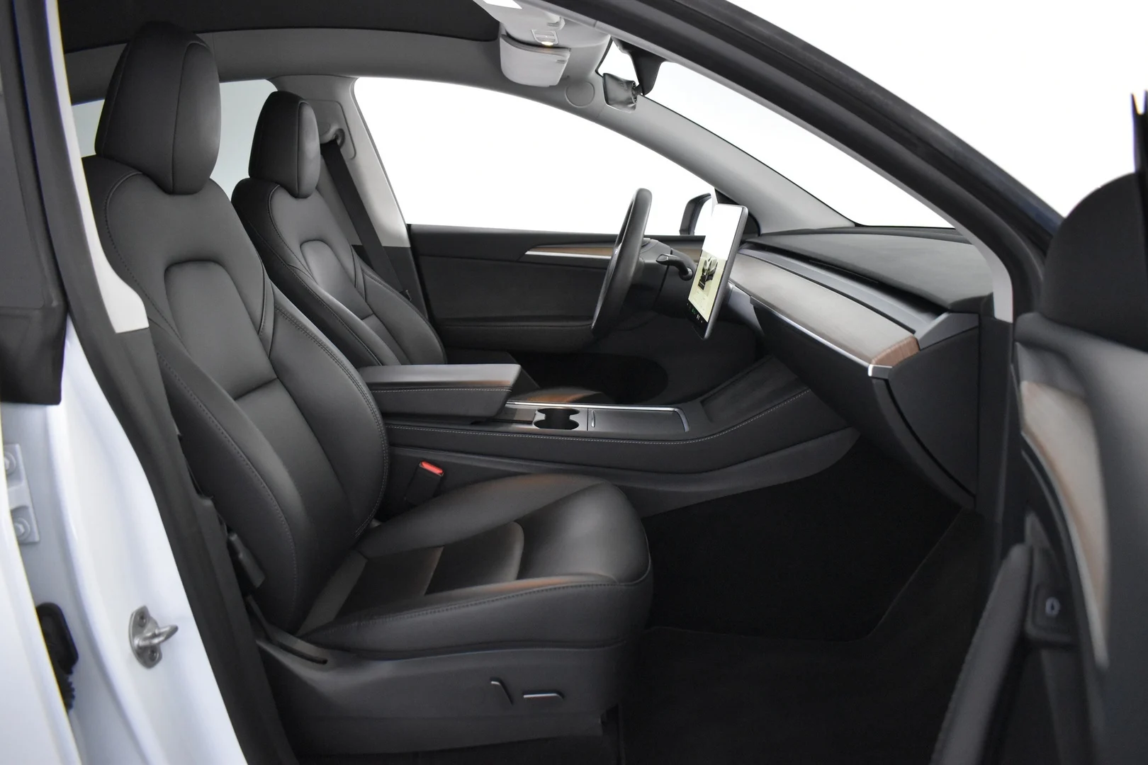Car Image - XhoNAZYmZzMN9JduGhyqd