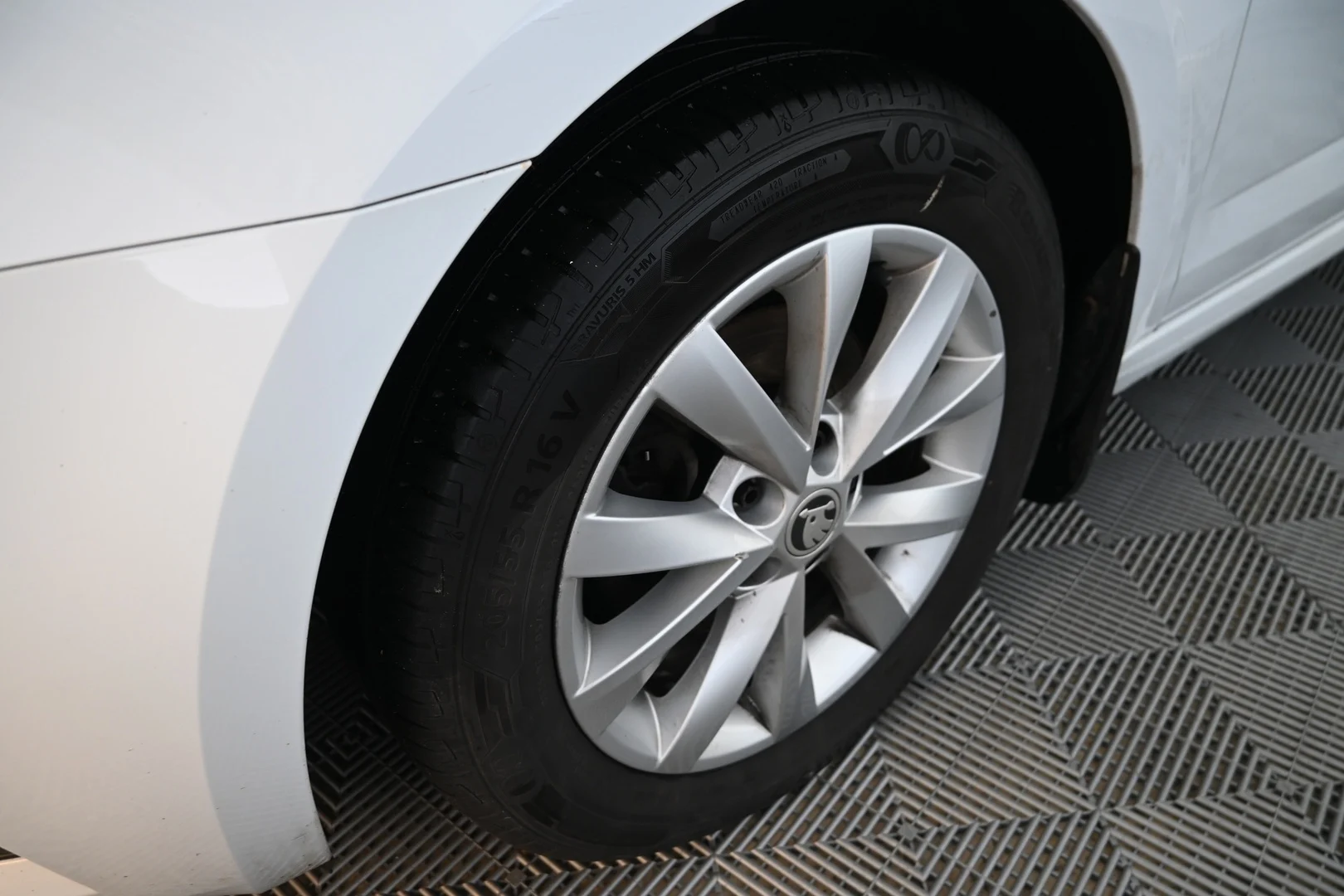 Car Image - 1v2mK1QNnjRSGqeMiF93nv