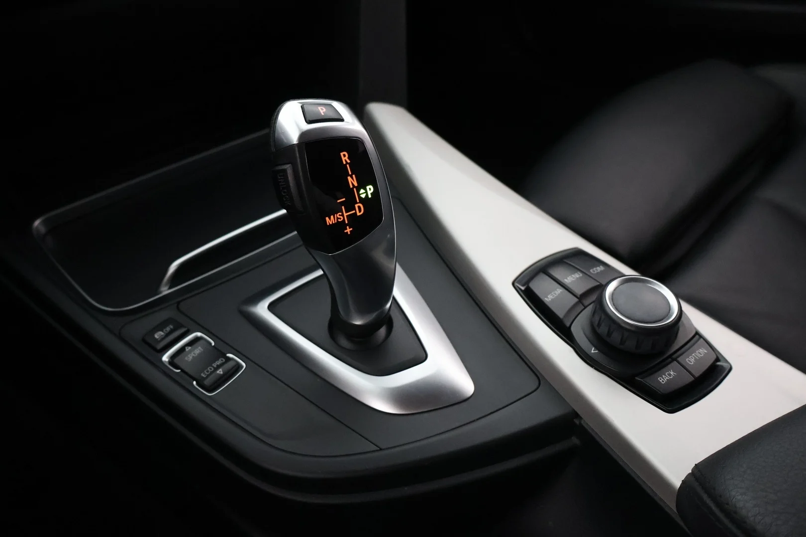 Car Image - 2vWFr6mbsPUiKOYjeDK0Zd