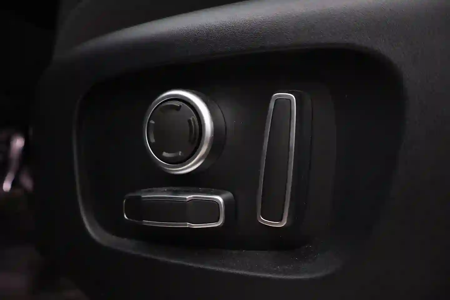 Car Image - IsPOmpLLeiN785GOOqGpU
