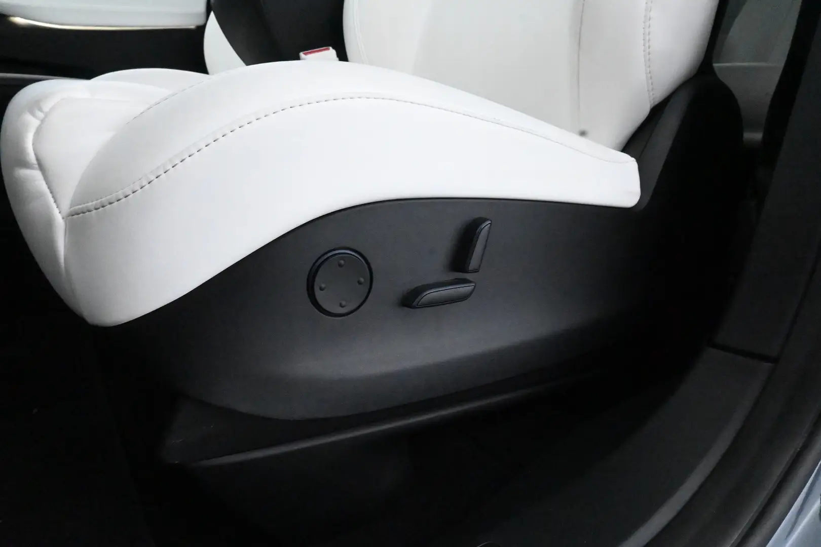 Car Image - 3x3D9vGbX5HxsffwqSjKk1