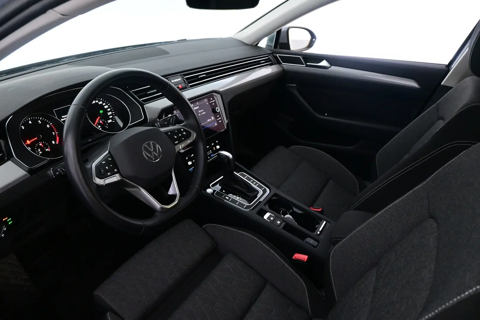Car Image - NE2QGmWpa3dbhnJ52Z9YL