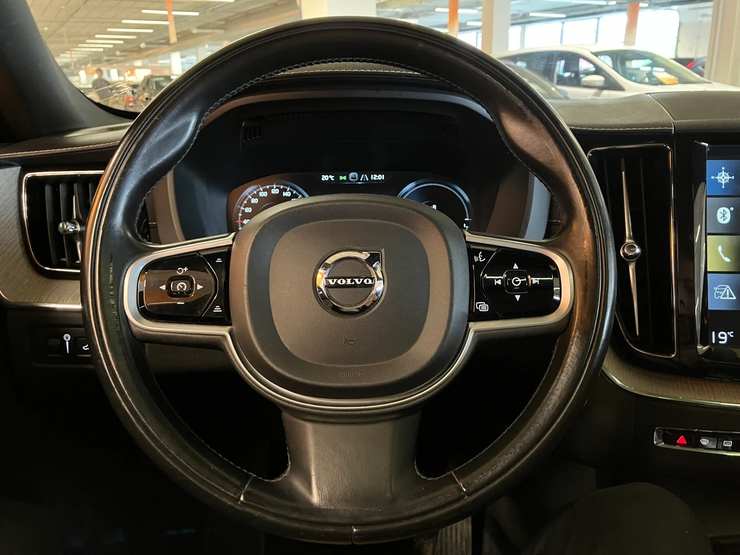 Car Image - 73nZIVg9RRHExzNzz0pv4E