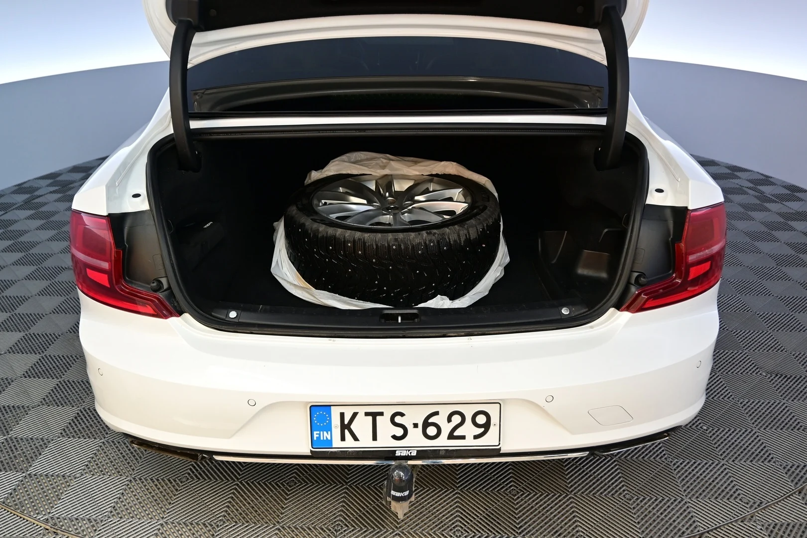 Car Image - 1BOHu70NoAsbh84xGIKb9J