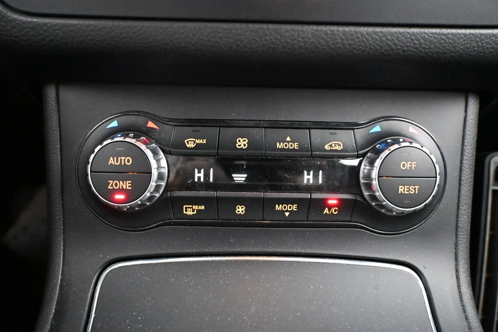 Car Image - vM1Cya0m979Ym4Qgnp8Tx