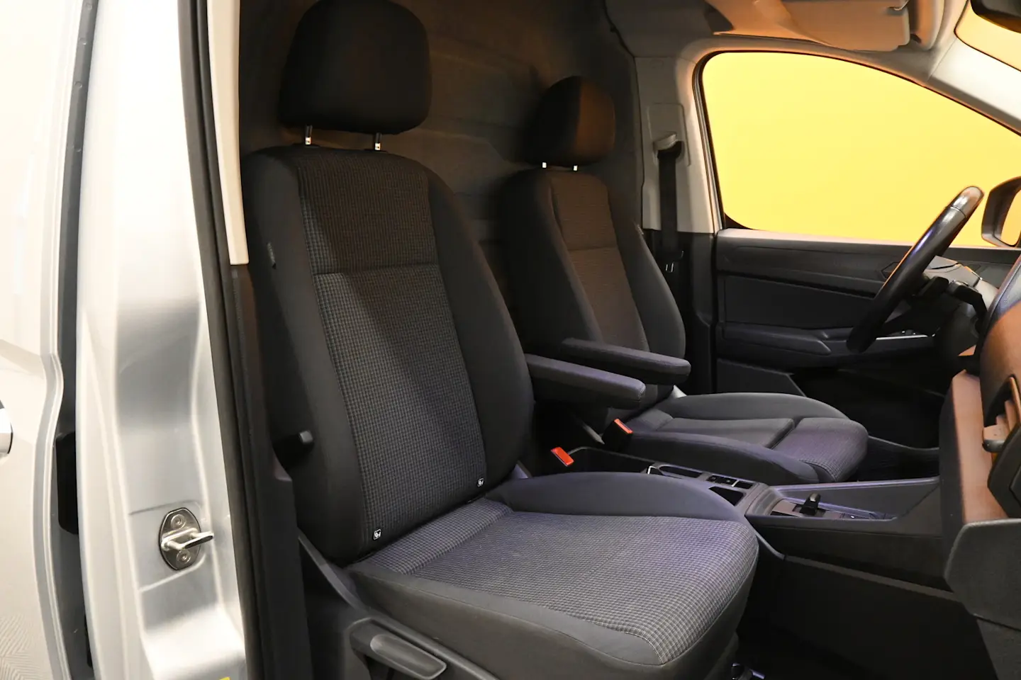 Car Image - 3Eq8y6hGiSxZAMqWzkRJxM