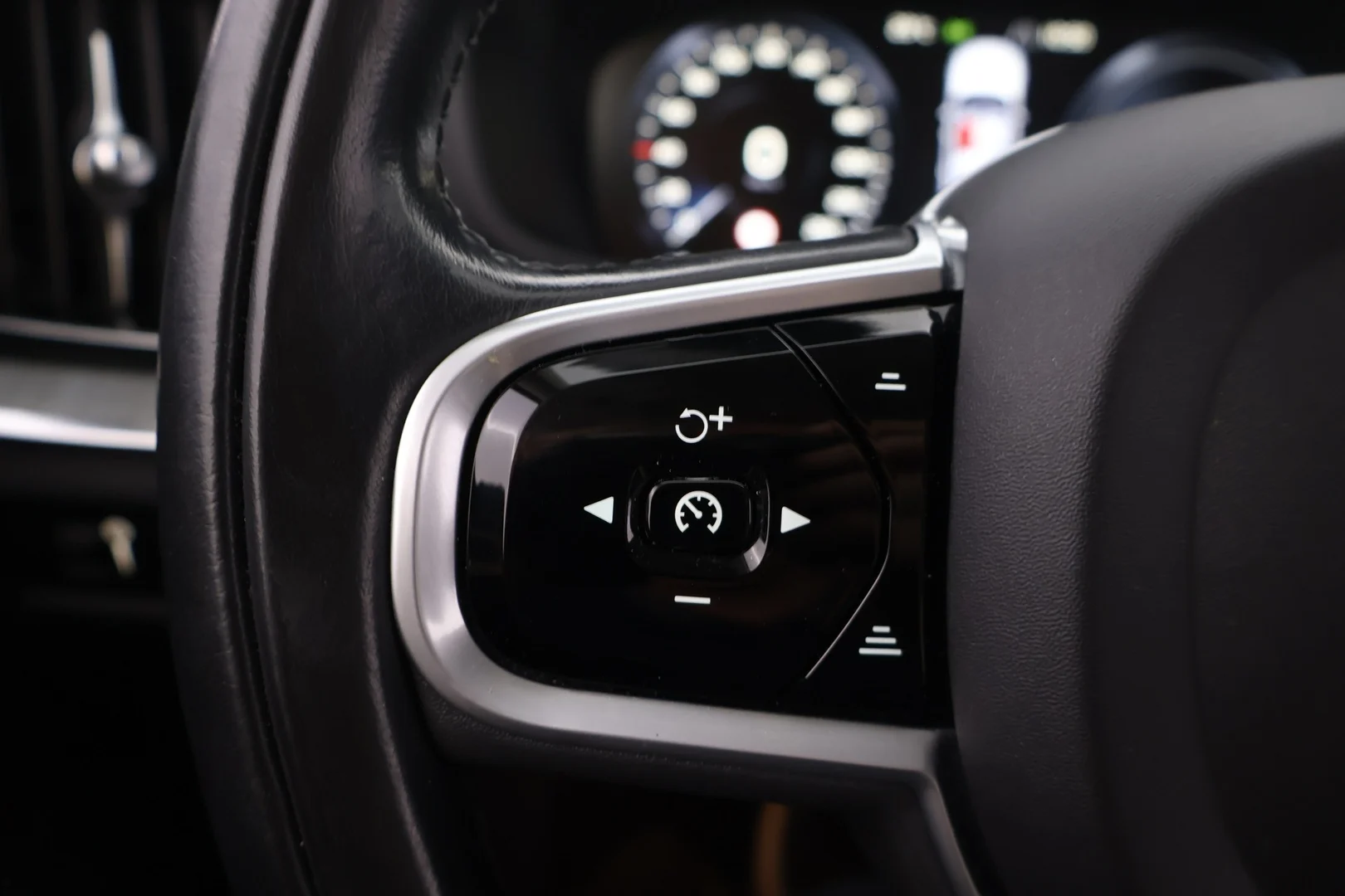 Car Image - pKKvEjCqS0QZJXdau2W5q