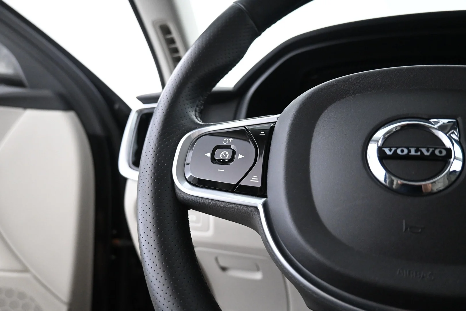 Car Image - 6EmM4xKvTZZCsC44Bm5WKS