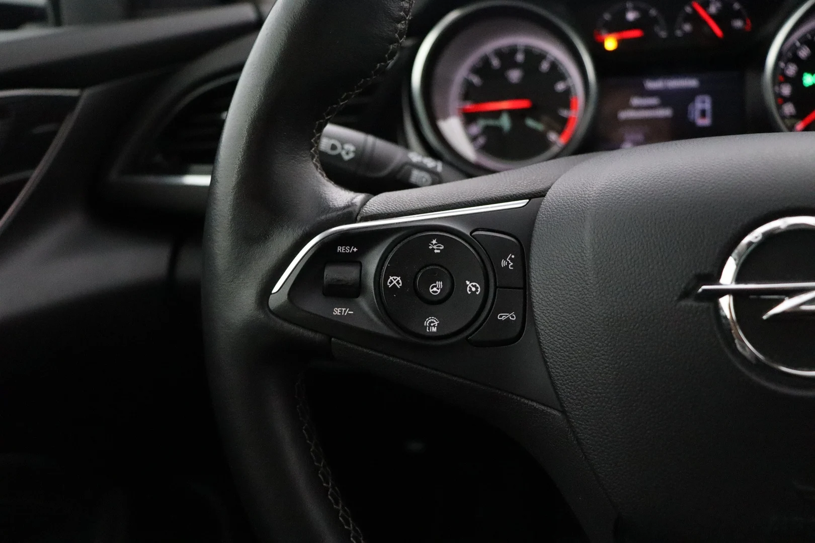 Car Image - 76uv2r0C7kKedxoTFnXVFf