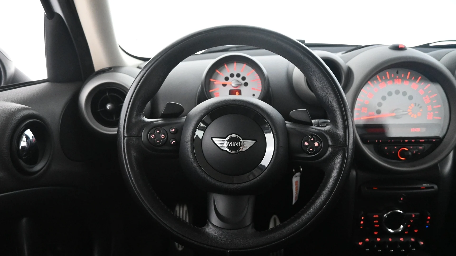 Car Image - 7L4JUNeMY1B3FzBmq14IlO
