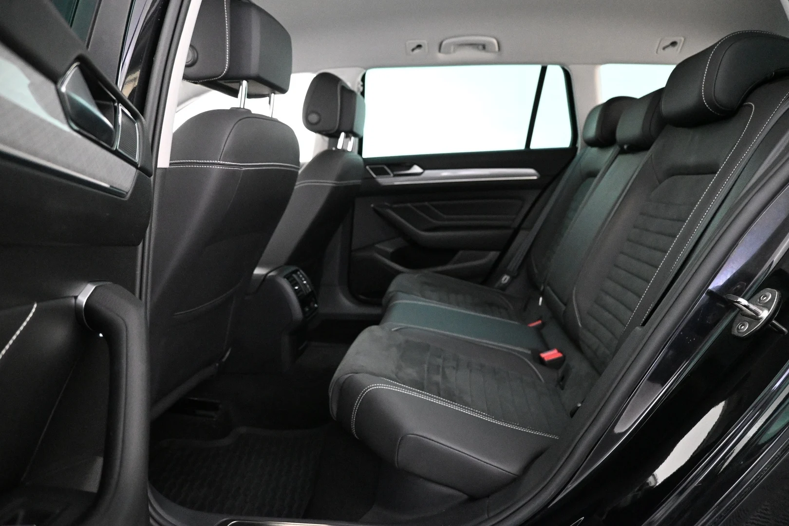 Car Image - 17H1IFKtL79SFXnU4uwju2