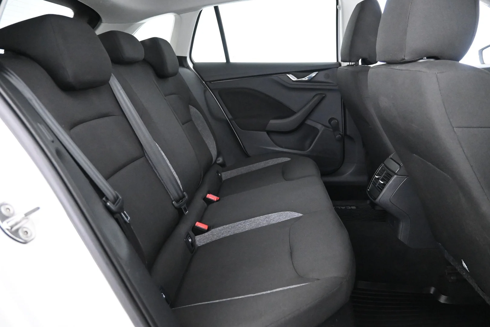 Car Image - 4KHOOK8jHrafjwUmMlBI9W