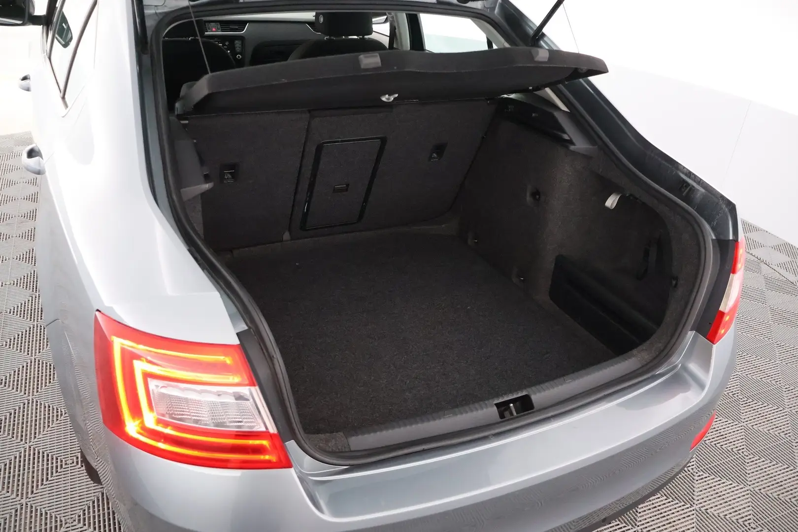 Car Image - 2KReNB5nDt2A1FEq3k46p3
