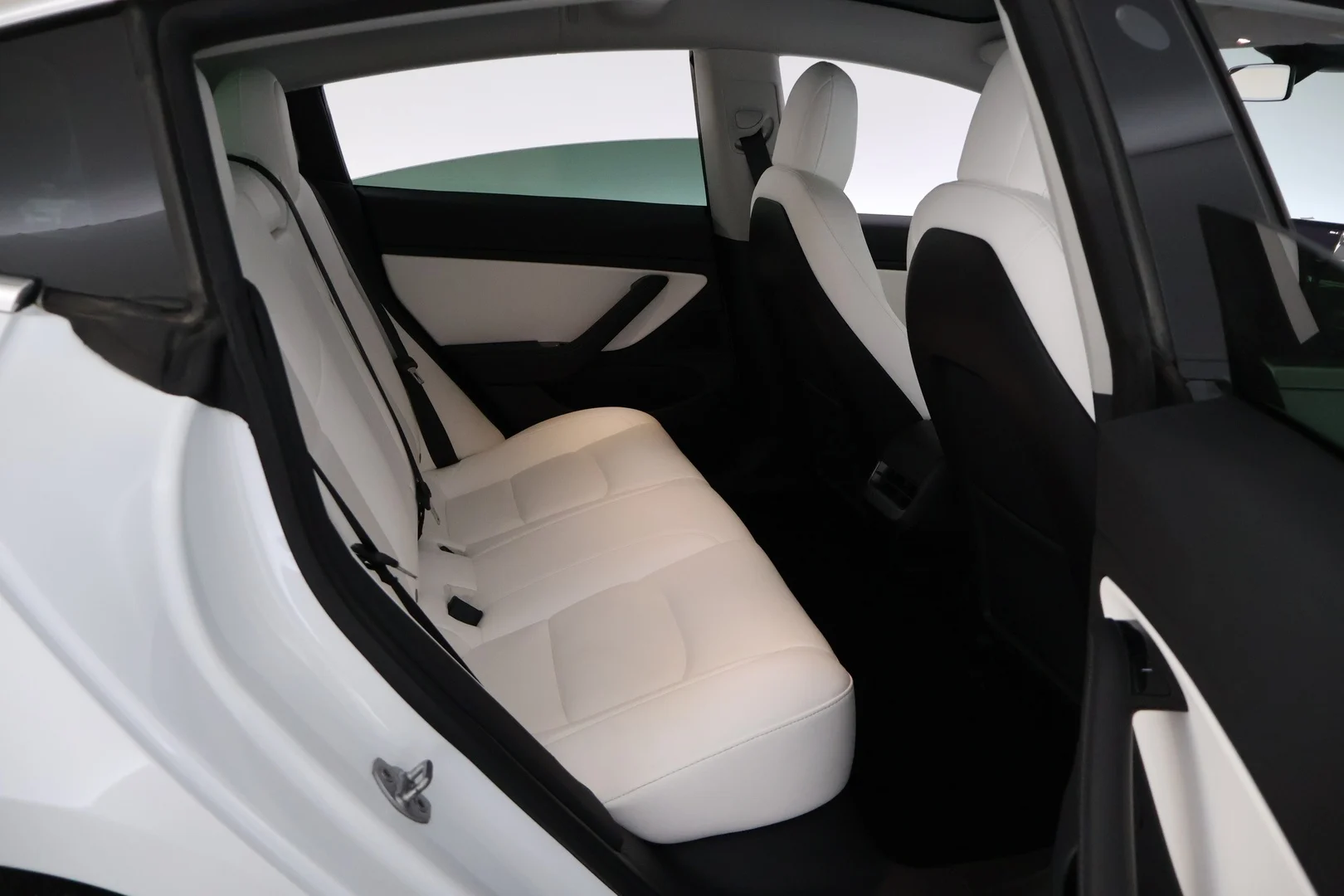 Car Image - 2BwbUrb0CboVihrDJ0m8Mu
