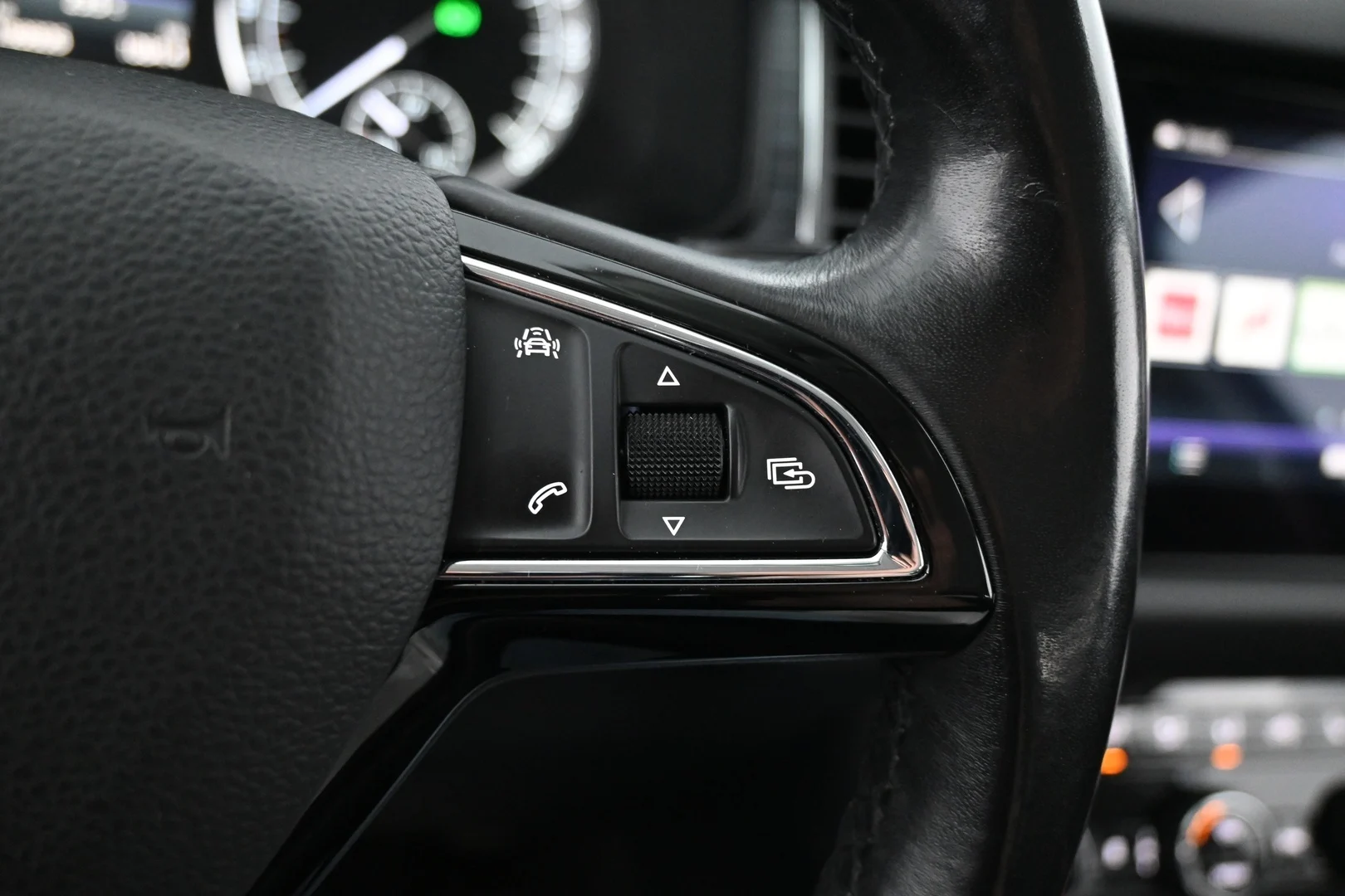 Car Image - 33GsZm2gpidWajplDPzfRv