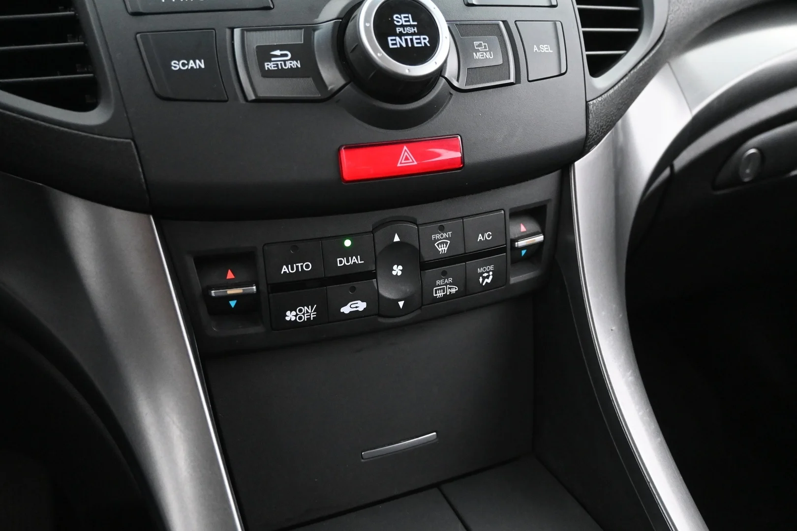 Car Image - 1eaCaY20Fm7yLA5C3eZwJQ