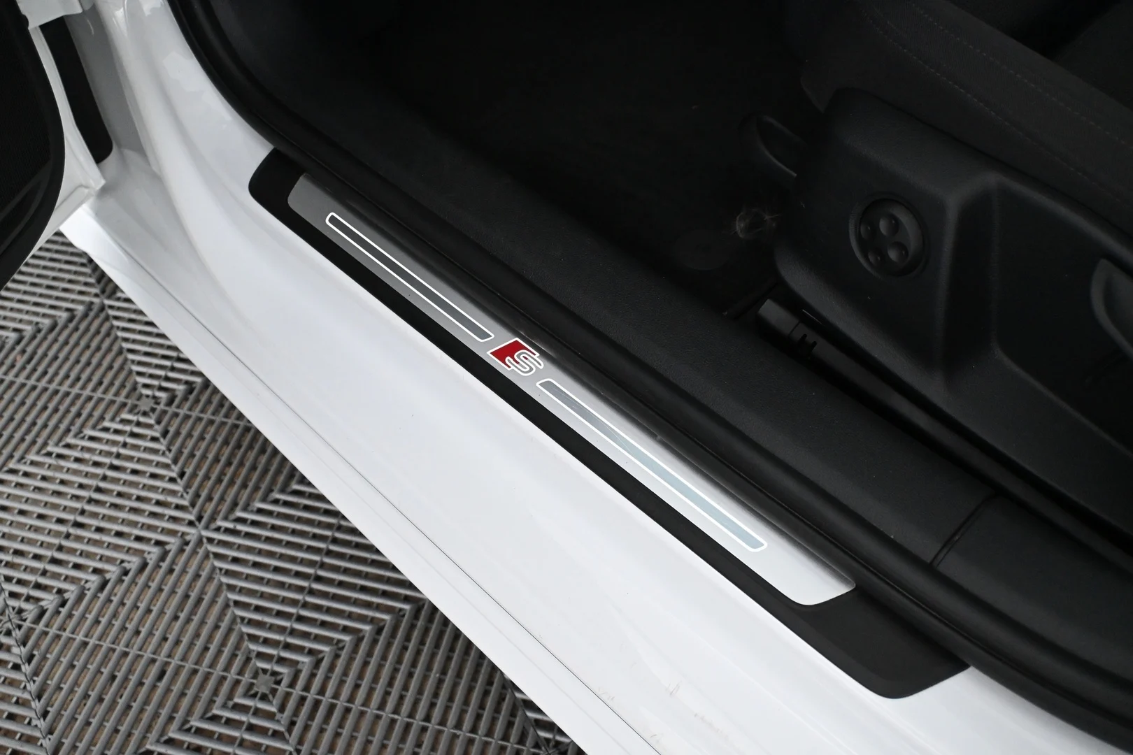 Car Image - 73LVwaT6WI9TI95PoAj1eW