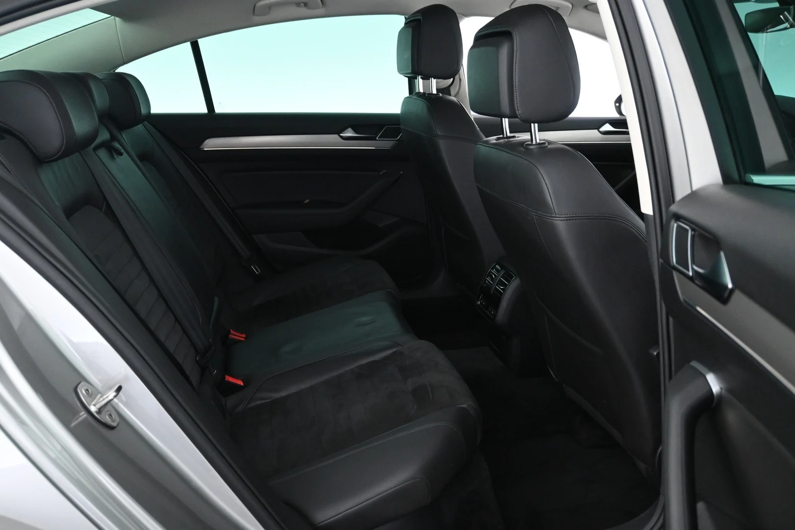 Car Image - 4lmaiNBPDDsb0yZdYsIcMC