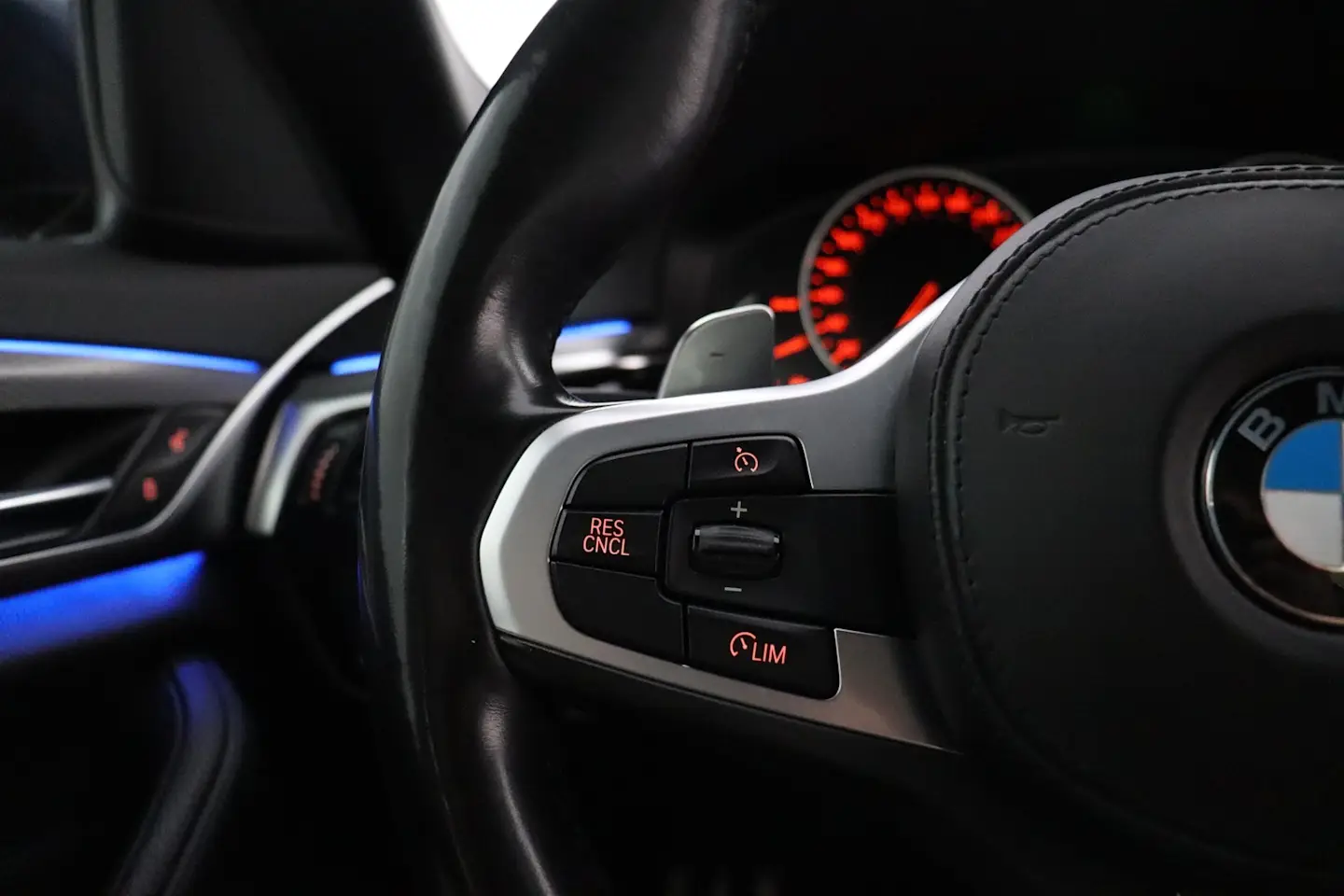 Car Image - 4LO6YIWdJpUPe1jzOrPihC